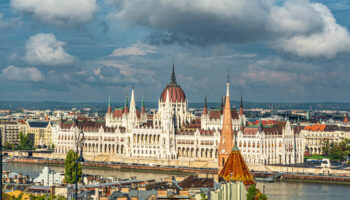 Định cư Hungary: Thẻ thường trú quốc gia và cách chuyển đổi từ Golden Visa